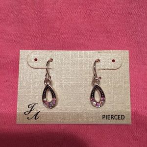 🆕Gorgeous silver earrings with gems NWT